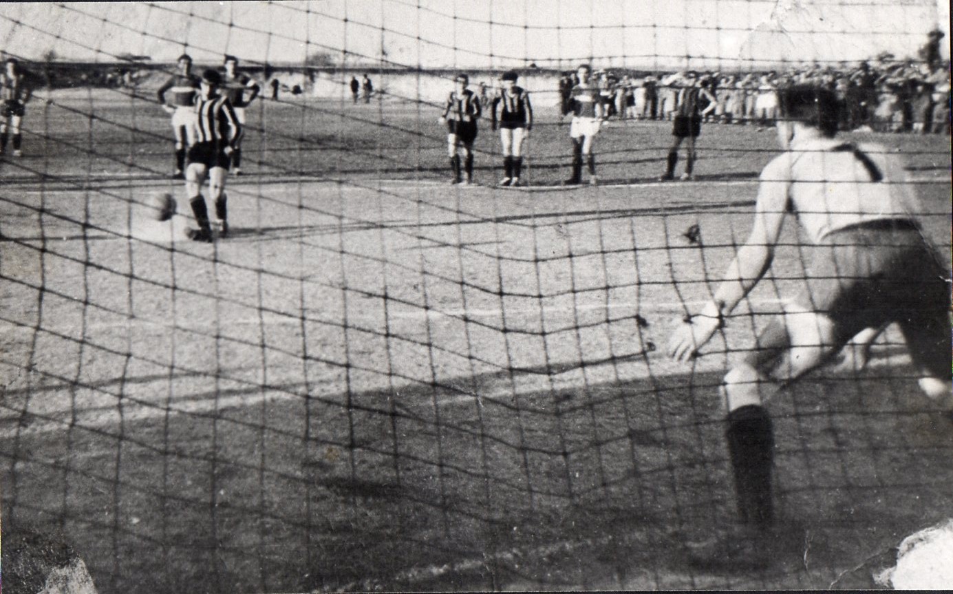 Raffin Gino segna il calcio di rigore